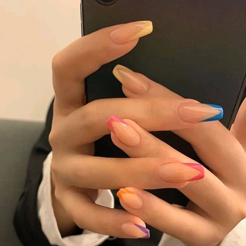 试试v法式美甲吧!