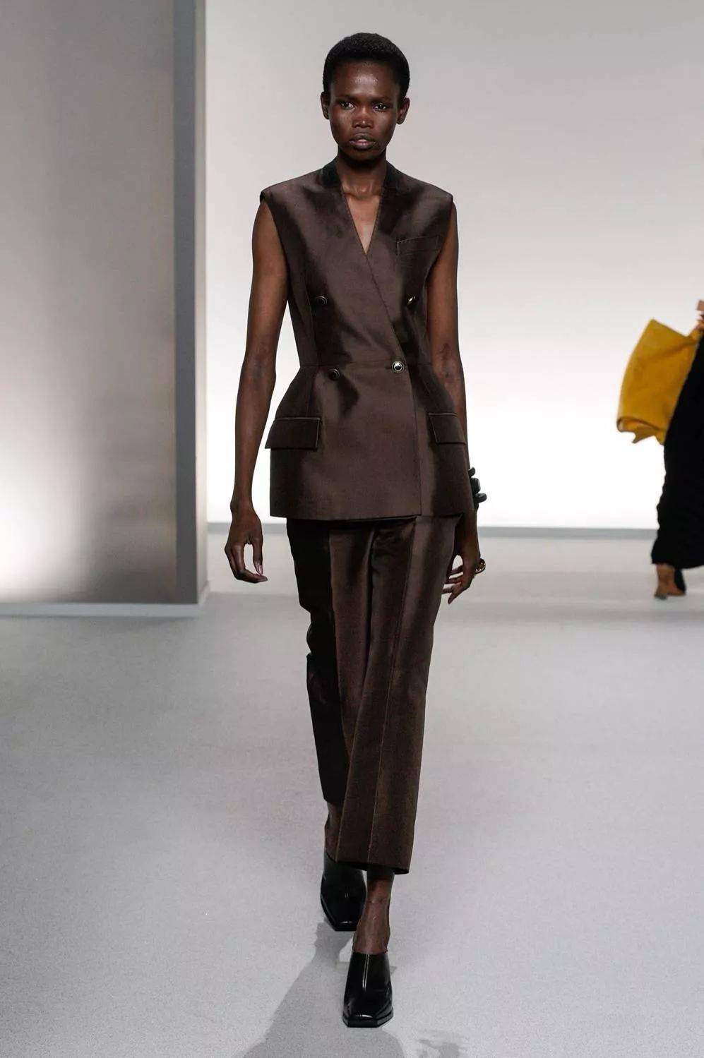 法式优雅与纽约潇洒的完美平衡