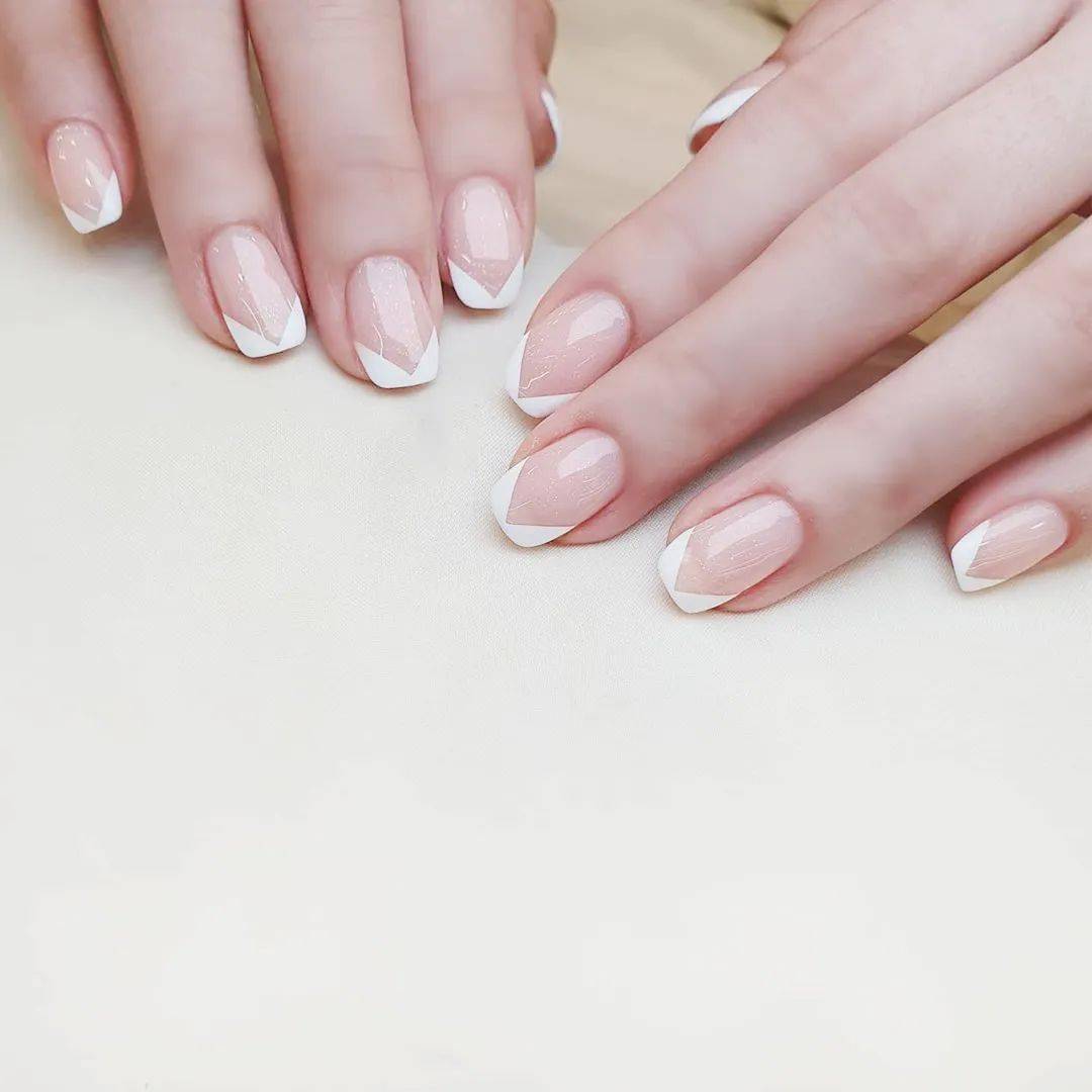 试试v法式美甲吧!