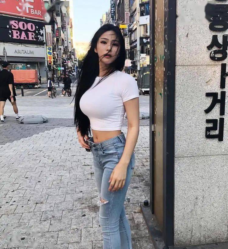 健身女神身材饱满厚实,网友:这才是练过的身材!