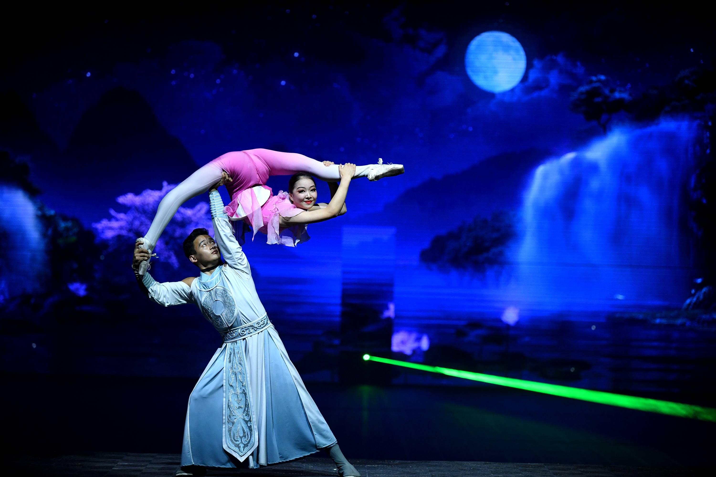 舞台剧《西安千古情》首演