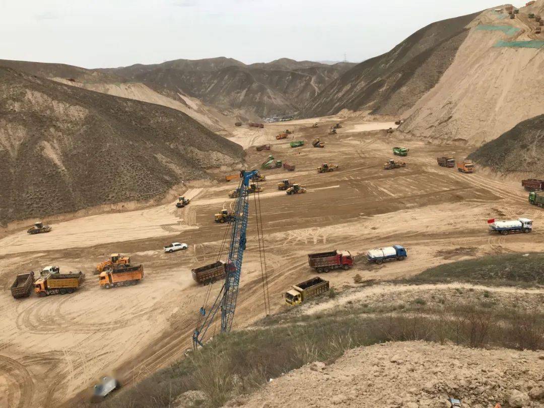 企业文化一建铁军展精神挖山填沟建小镇陕建一建四公司兰州什川项目