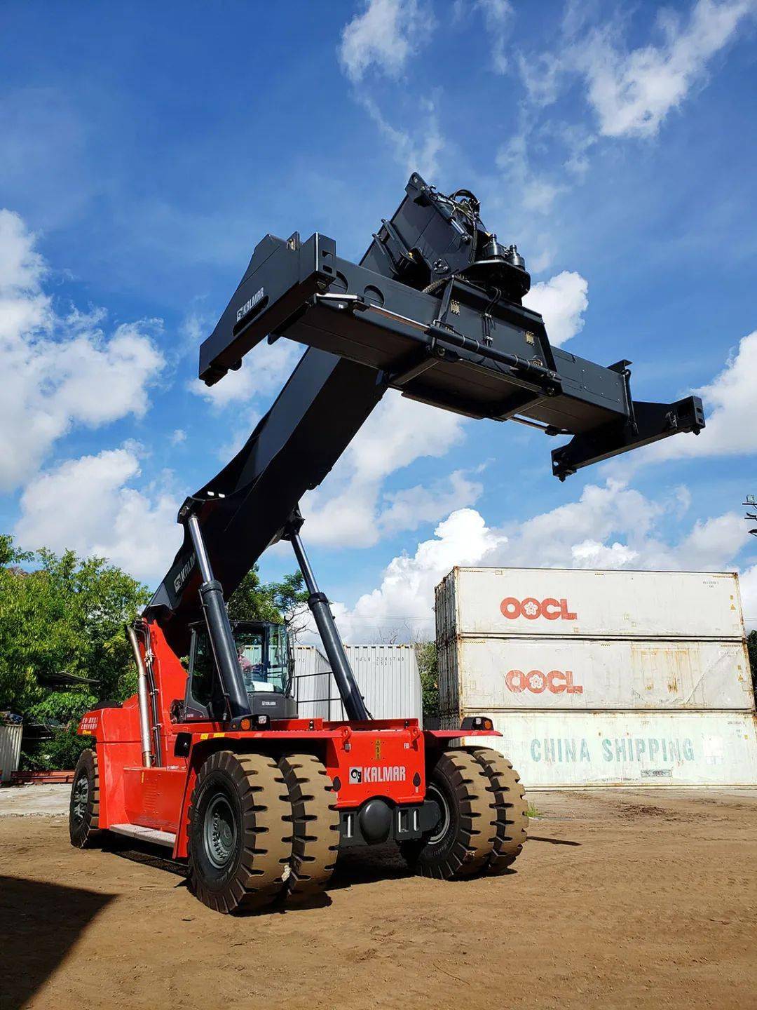 卡尔玛交付gloria系列正面吊至香港太平洋物流有限公司