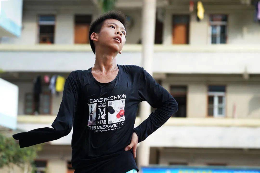 云浮张家城现象观察上人们为什么喜欢这个篮球少年