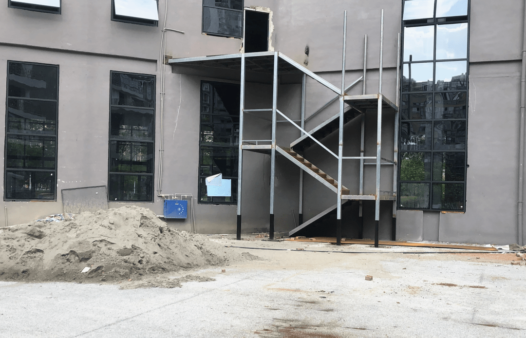 一条消防通道一边喊建一边喊拆咋办