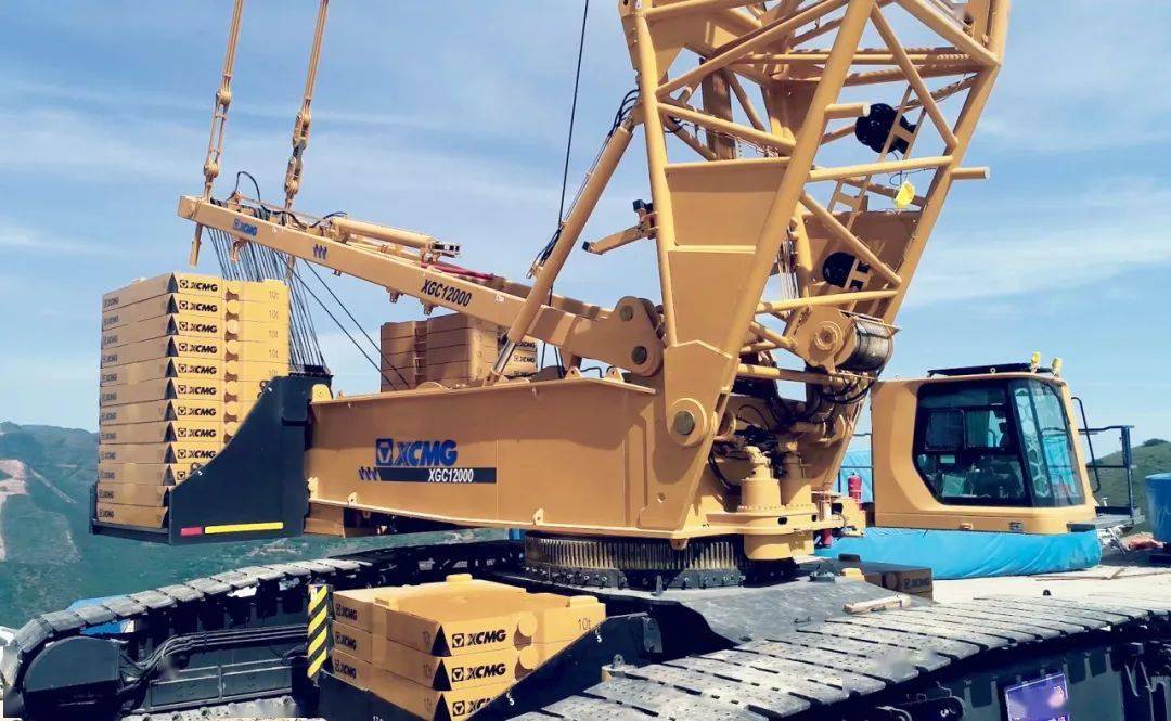 江苏众高徐工xgc12000履带起重机山西运城完美首吊