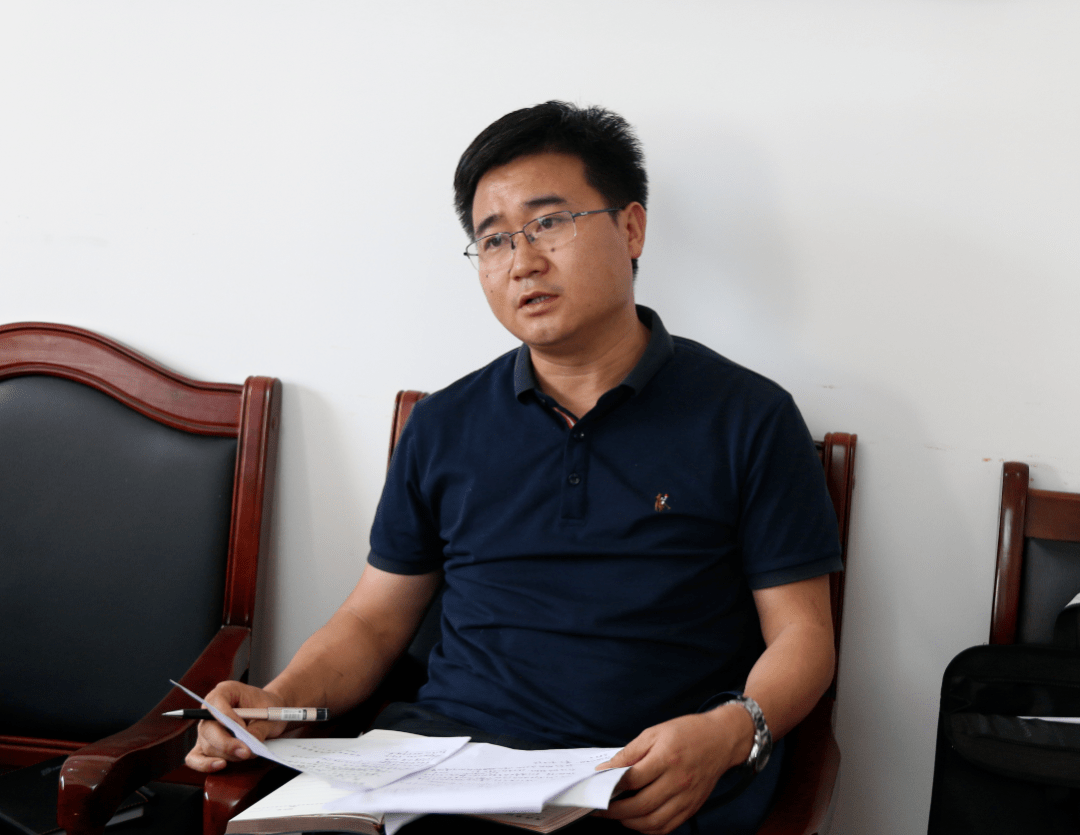 李逢春主持召开市橄榄小镇设计方案汇报会_陇南