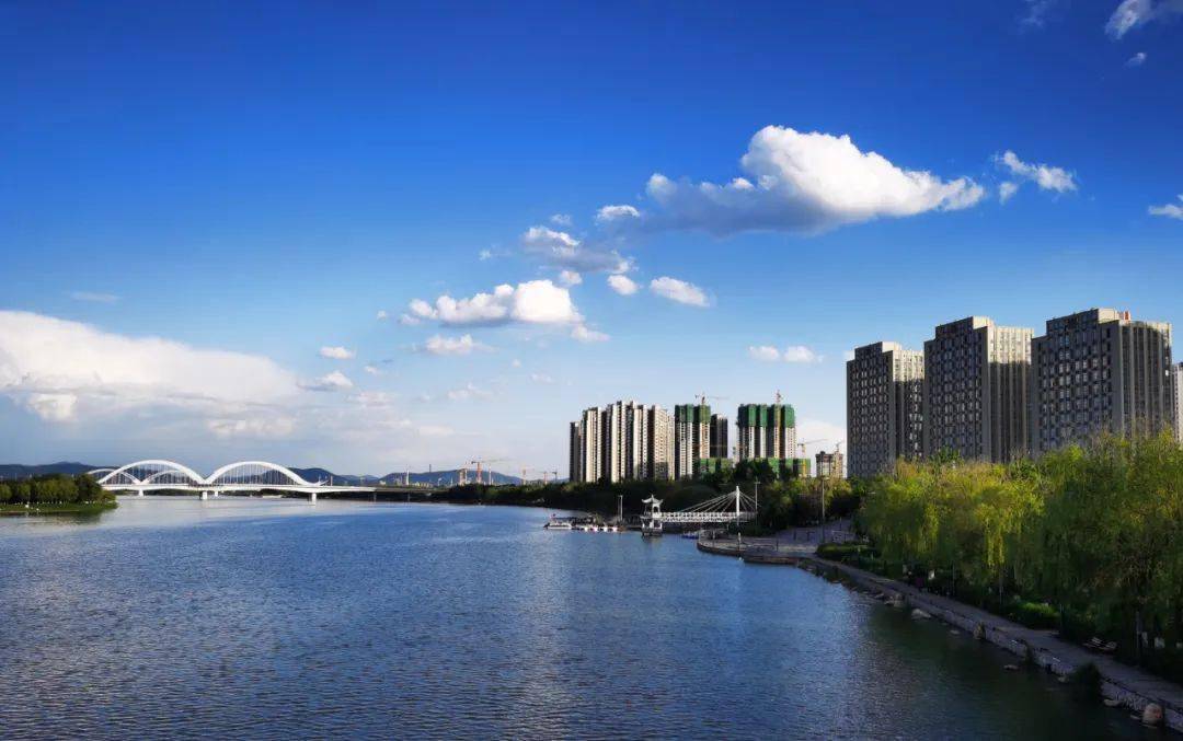 蓝天白云下的太子河刷屏朋友圈,端午假期走起来!