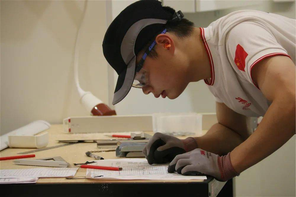 凭着这股不服输的劲儿,肖星星在3个比赛模块中稳定