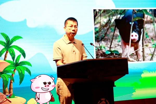 临高县人民政府副县长王国宙,县商务局局长王儒,县招商服务中心主任王