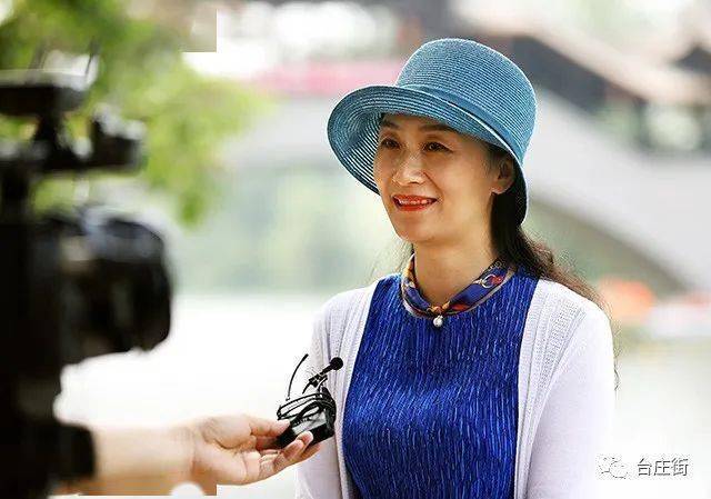 台儿庄古城旅游集团有限公司副总经理黄晓莉接受记者采访台儿庄区体育