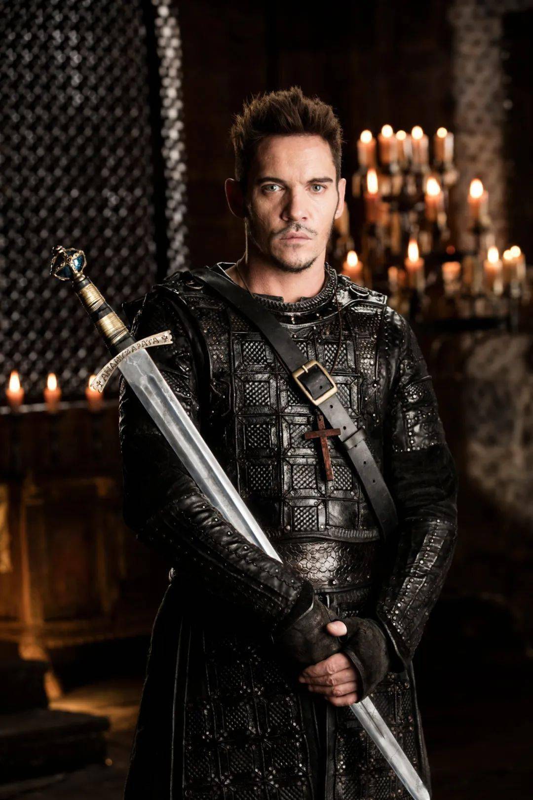 当街猛灌伏特加,飞机上大闹被捕,被酒精毁掉事业的金球奖影帝