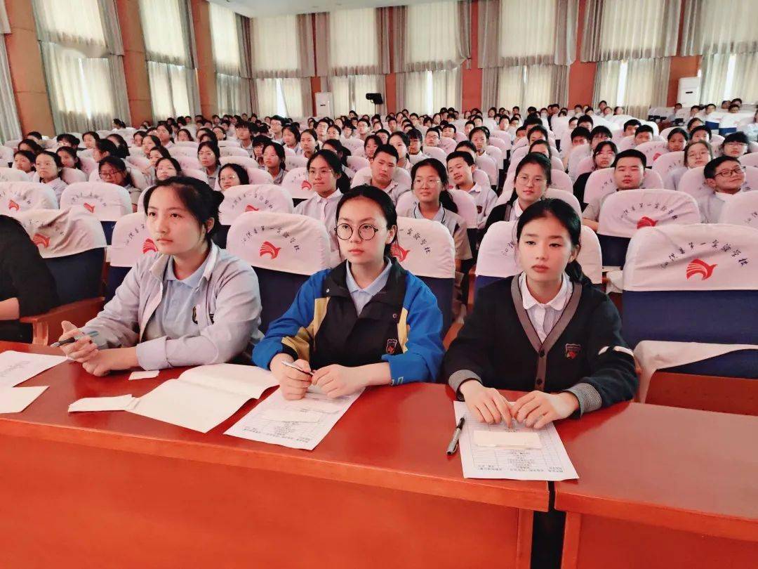 诵经典诗词 绽青春芳华——泗洪县第一实验学校诵读学传系列活动之"仰