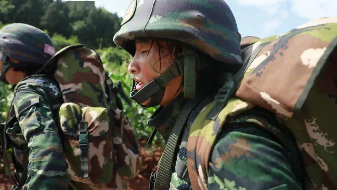 四川武警女特警图片