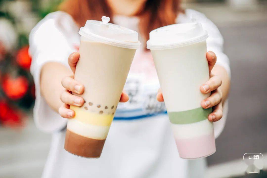 魔都限量款「三色杯」奶茶来了,"彩虹奶冻"壕占半杯!