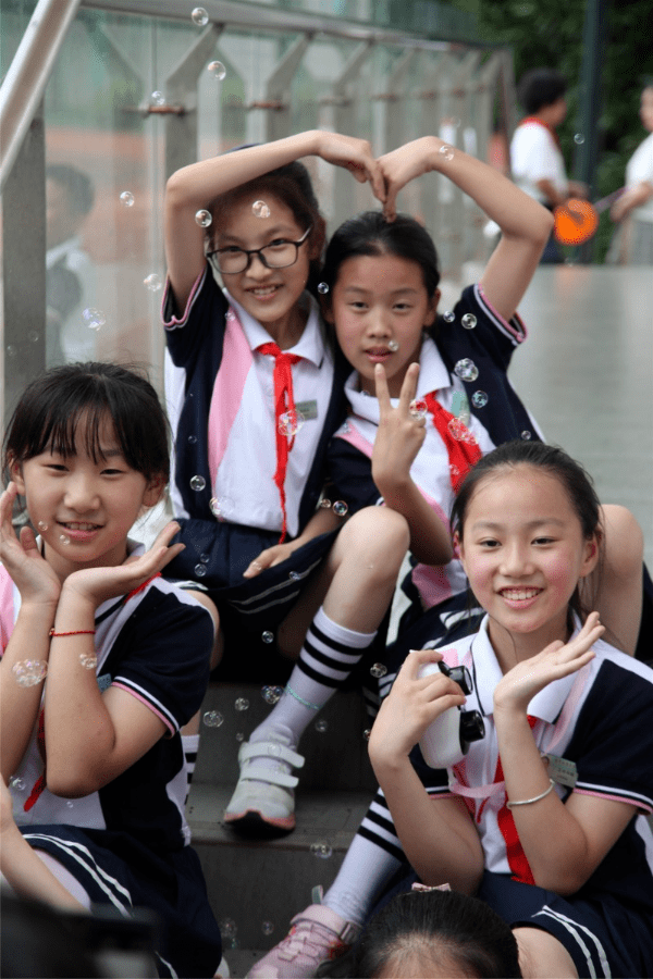 六月花开我们不散苏民学校举行五年级毕业大联欢