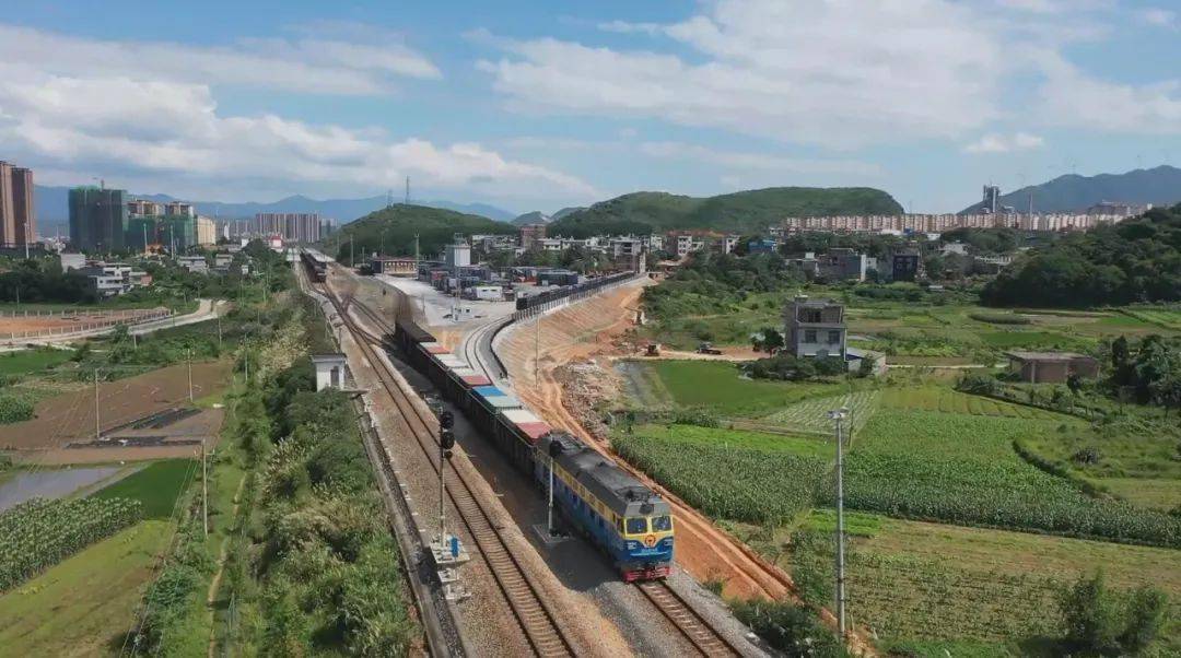 只有一条6货位高站台和10货位低站台货物线,货区面积不足5000平方米