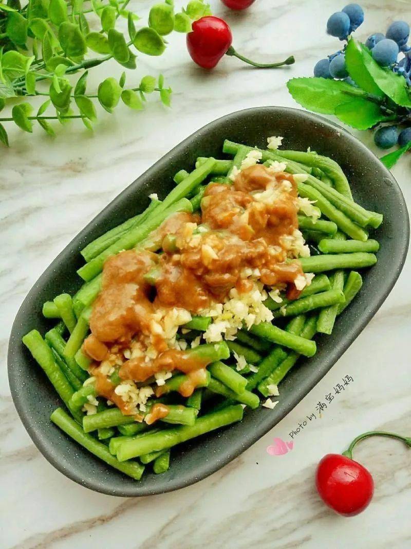 图片来源:@满宝妈妈这也是道用麻酱拌的凉菜茄子切碎蒸熟加上蒜泥麻酱