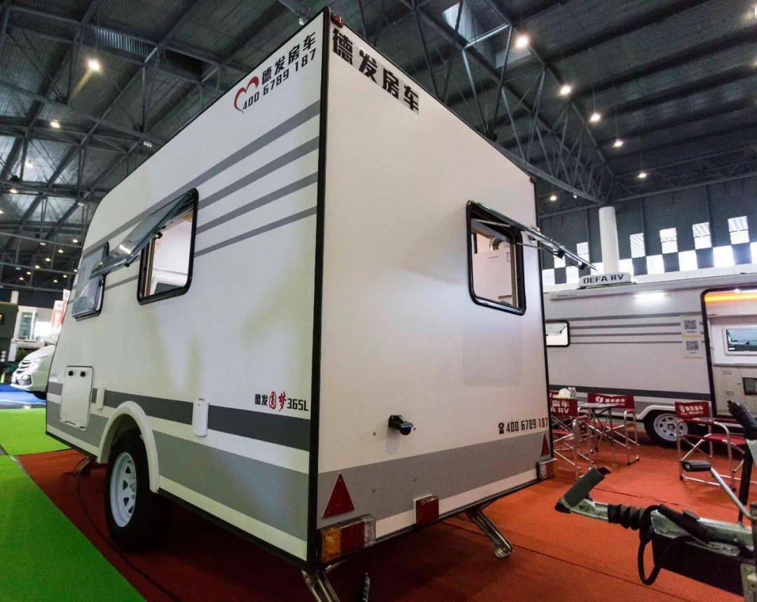 展会第二日德发圆梦365l拖挂房车最简单的方式圆最大的梦想