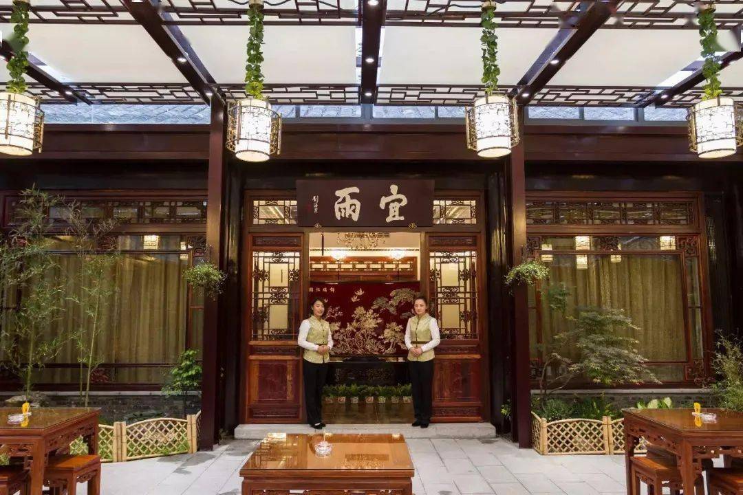 来搭手藏在扬州花局里巷子里的盐商菜