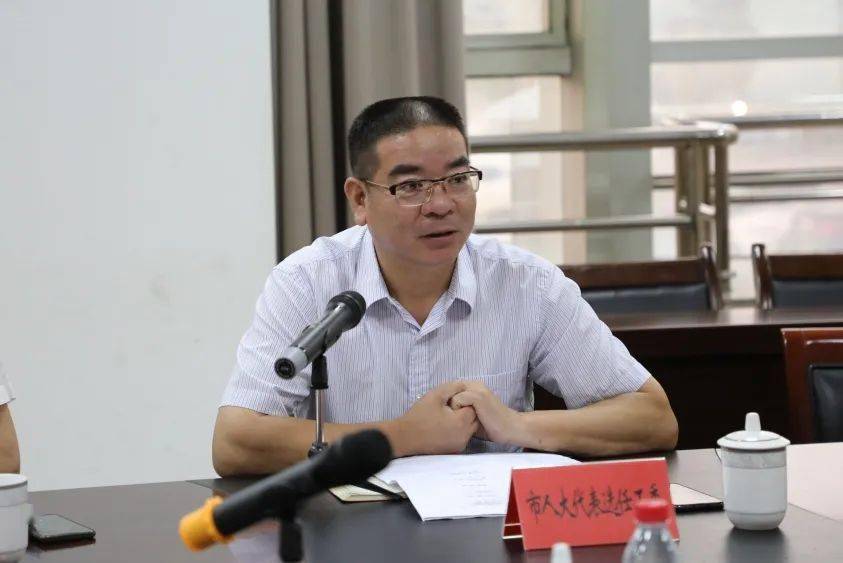 市人大代表与选举任免工委主任张敏亮肯定了泽国镇人大前阶段的工作