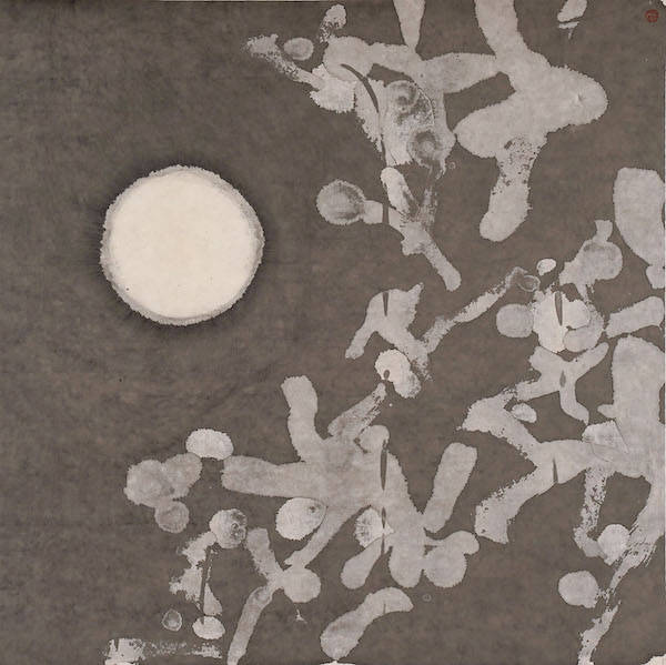 画作;画家朱祖国则绘写了几幅老鹰图;画家陈九有感疫期所见的大月亮