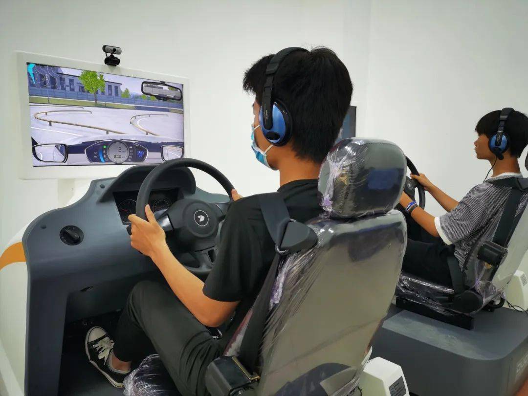 广志驾校学车考驾照有新玩法快来体验模拟驾驶吧