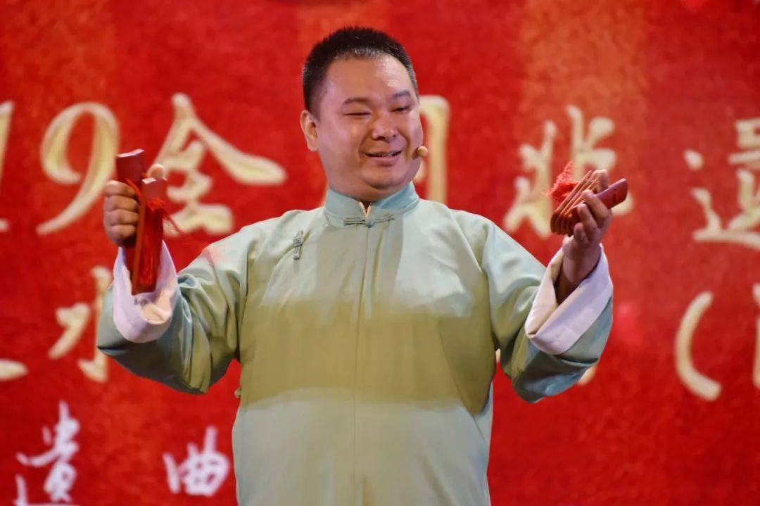 孙少林技艺高超,创办的"晨光茶社"声名大振,吸引了几乎当时所有知名的