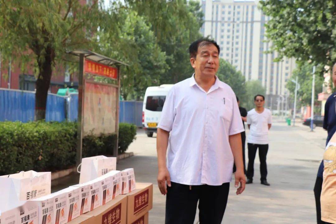 王书记说,在高考进入倒计时13天的关键时刻,郭云辉副县长,秦三梅会长