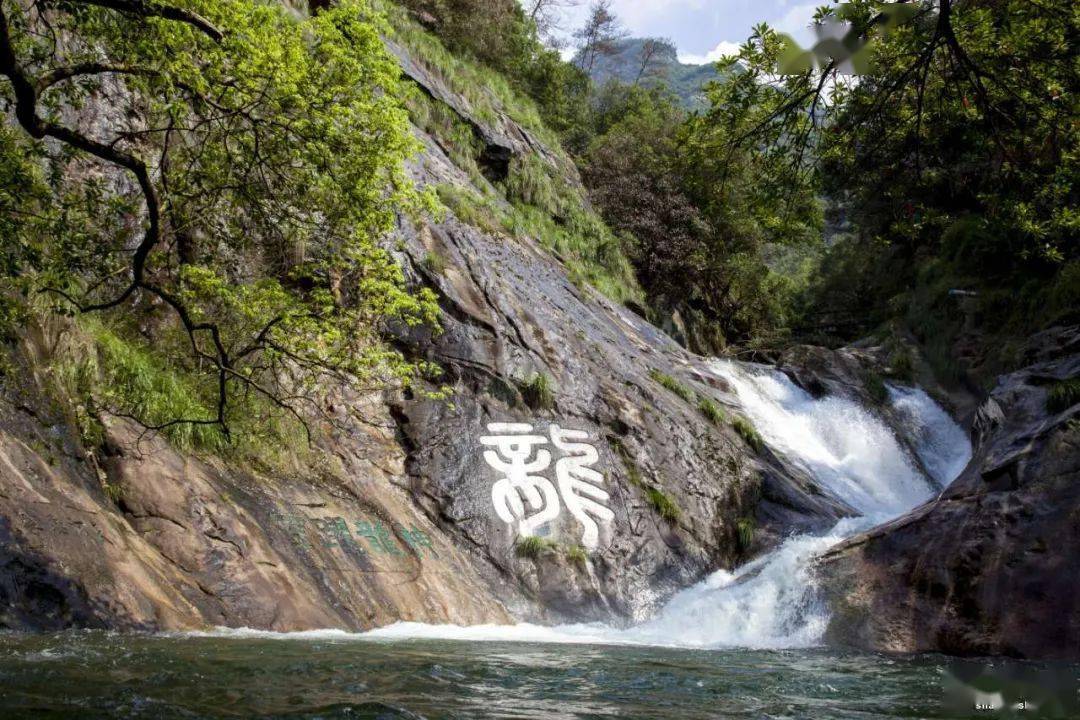 连日降雨秀峰龙潭变样了