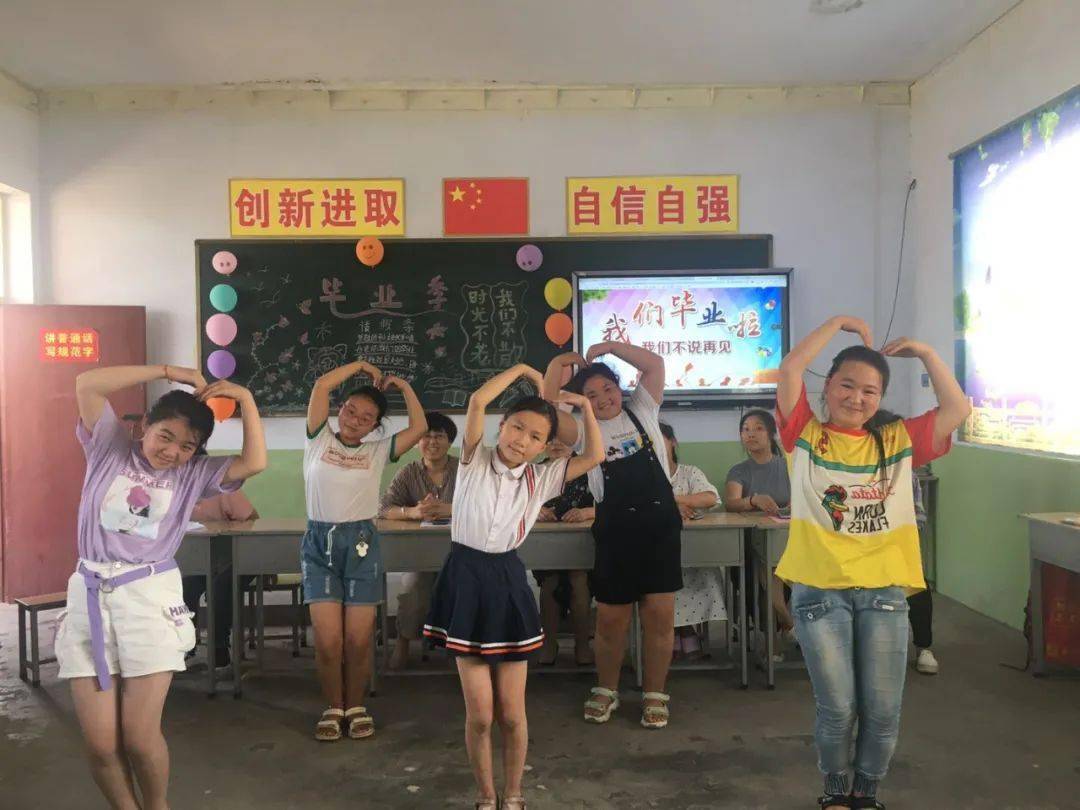 南阳学校举办毕业联欢会活动