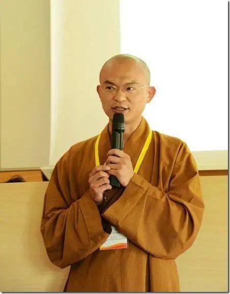 此后龙泉寺中便多了一位贤清法师,而少了一位叱咤风云的精英,张明光落