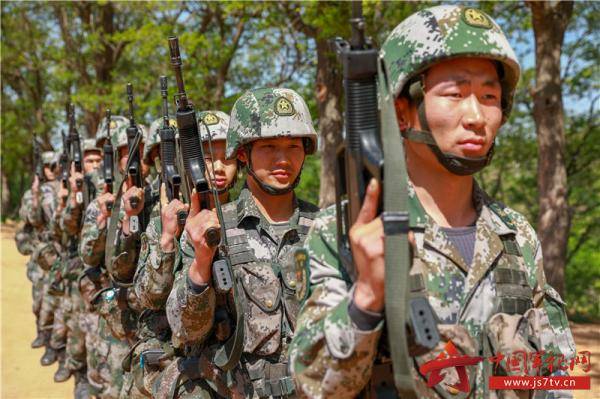 高难度练就高精度!陆军第80集团军某旅组织实弹射击考核