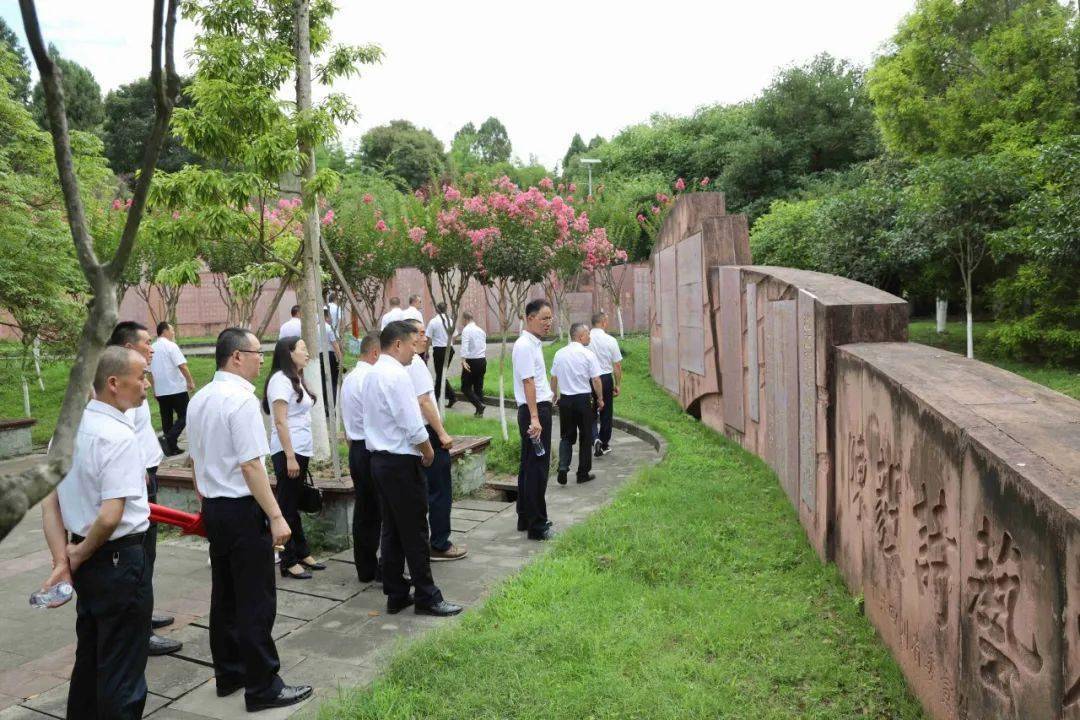 宣誓結束後,大家先後參觀了陳毅故居文物陳列館,陳毅故居,大家通過一