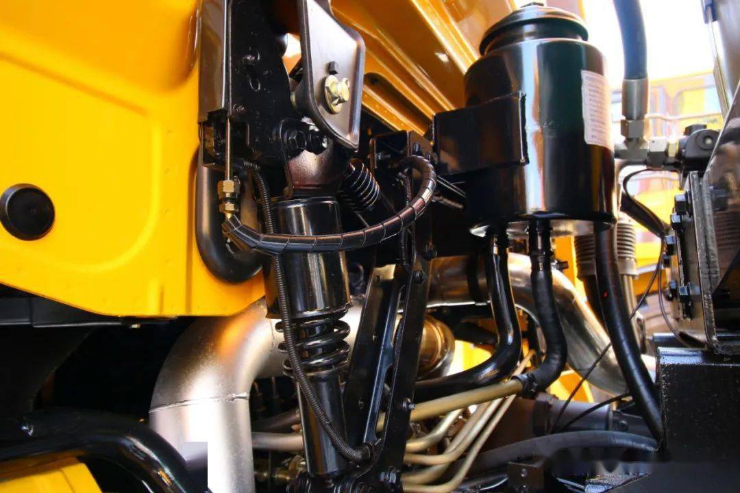 10x6驱动油气悬挂载重50吨徐工nxg5800d3wkt全地形五轴自卸车可曾见过