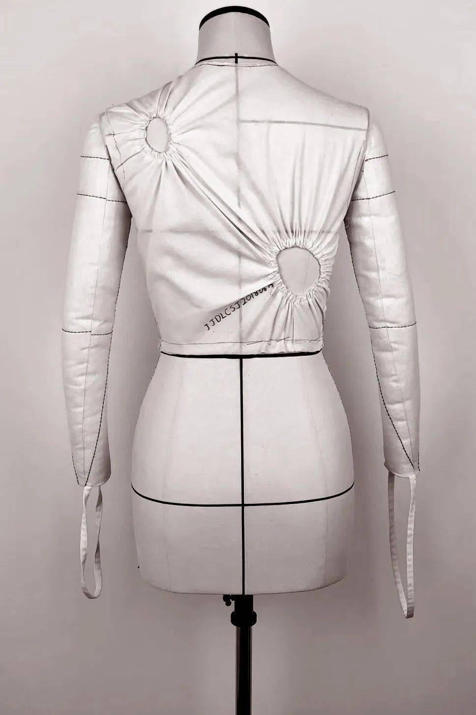 线下·暑假魔训|《立体裁剪与创意女装》系列课程,要用"手"去做设计!