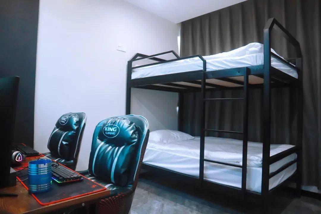 让你 有回到学生时代的感觉 还记得睡在你上铺的兄弟吗 打完这把游戏