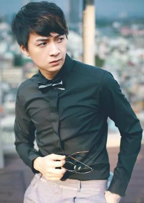 妈妈晒儿子萌照被人说像知名男歌手,去医院检查发现真的是父子