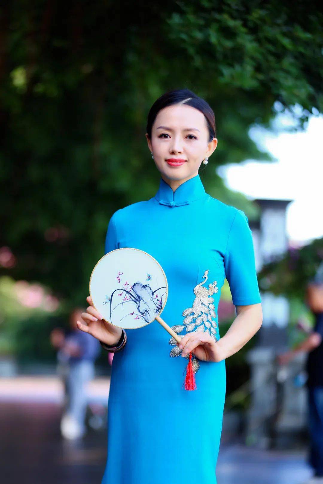 蜕变故事 | 夏娟:"红丝带"的梦想与"蓝丝巾"的传承