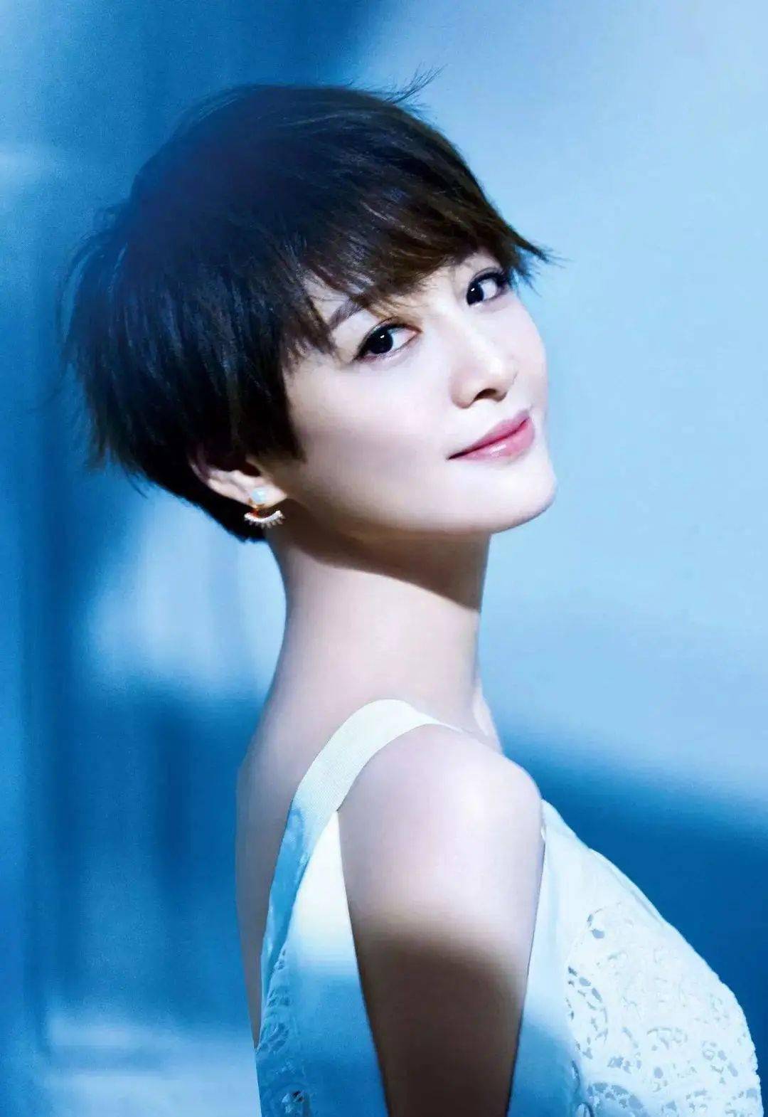 当时,广州电视台的当家花旦赵荣 广州电视台著名新闻主播张小莉 国际