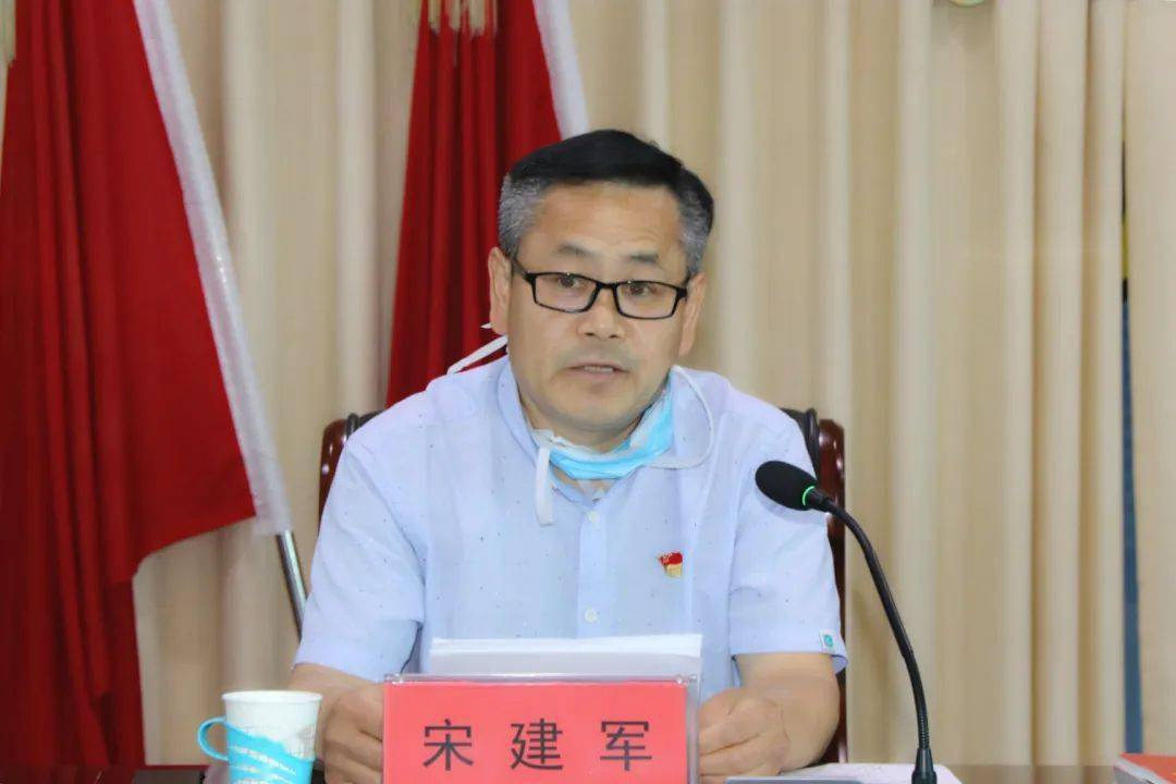 党委副书记,纪委书记宋建军宣读了院党委关于批准段波,宋兴伟为中共