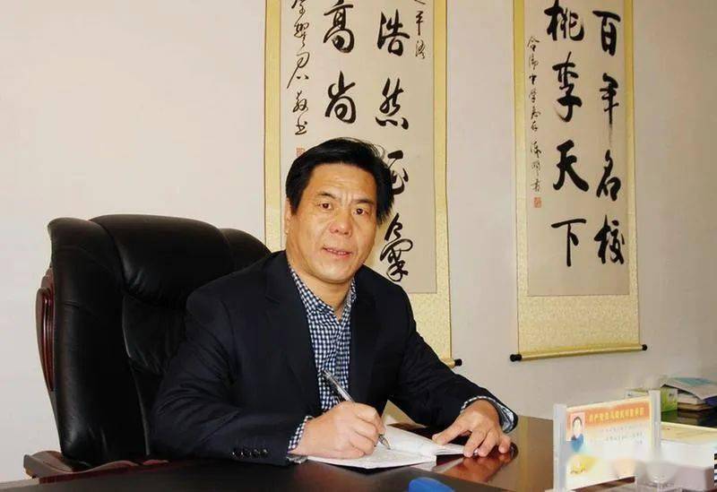 合阳中学校长 马绪民衷心祝愿孩子们一路繁花,前程似锦!