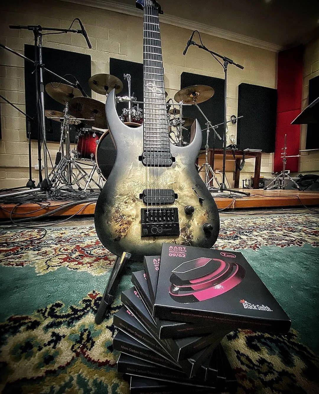 业内资讯弘力乐器正式代理韩国高科技琴弦与配件制造商blacksmith