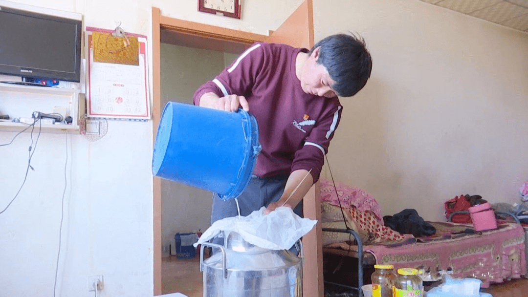 弘扬蒙古马精神身边的榜样敖特根巴特尔让嘎查农牧民