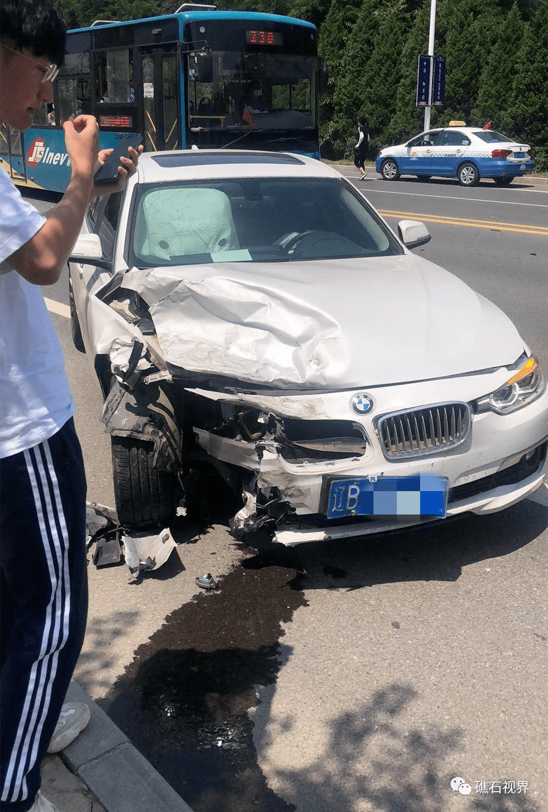 今日,旅顺三车相撞,宝马,本田suv惨不忍睹,营顺路上发生车祸