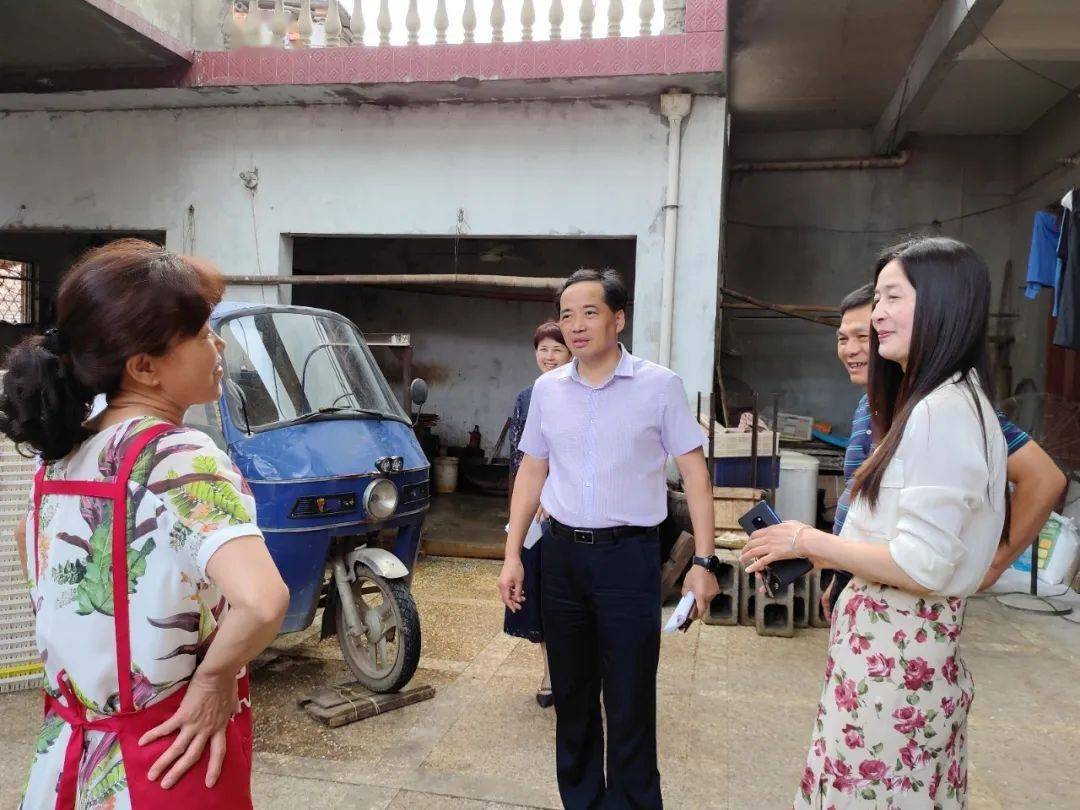 要闻| 王启荣深入符离镇慰问老党员并遍访督导脱贫攻坚工作