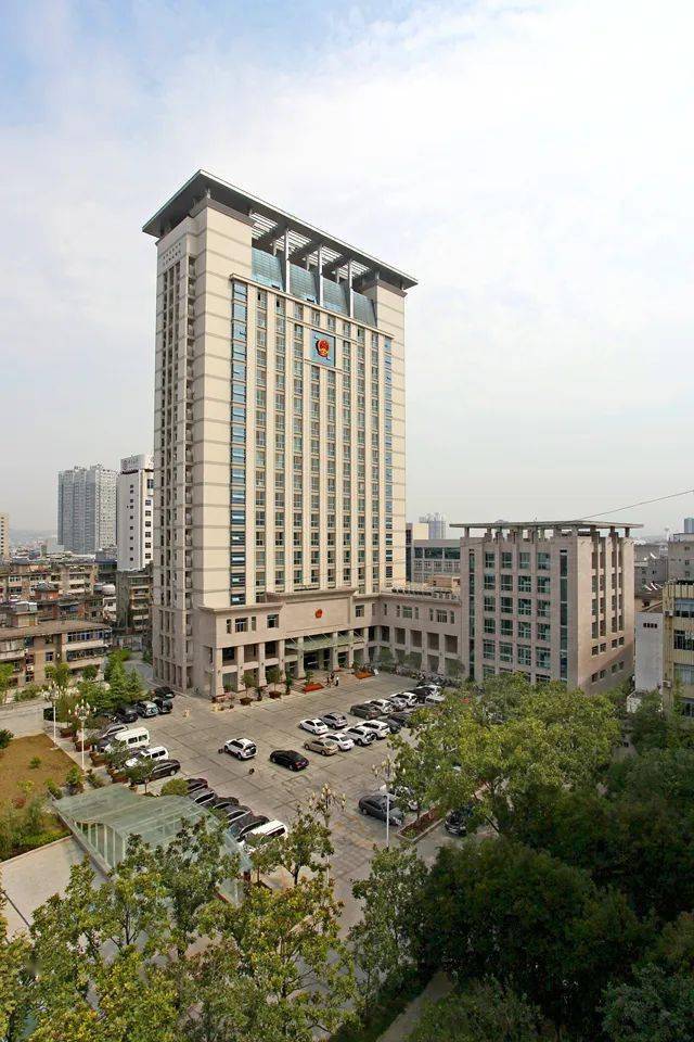 2004年7月至2006年8月在陕建八公司西安市大雁塔曲江雁鸣小区项目部