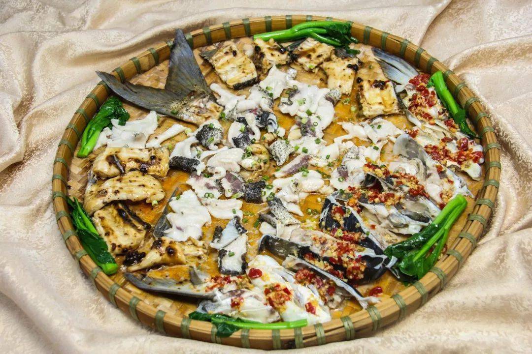 大头鱼篱箕三食草花蛇浸广西农家鸡嘛利嘛利哄.