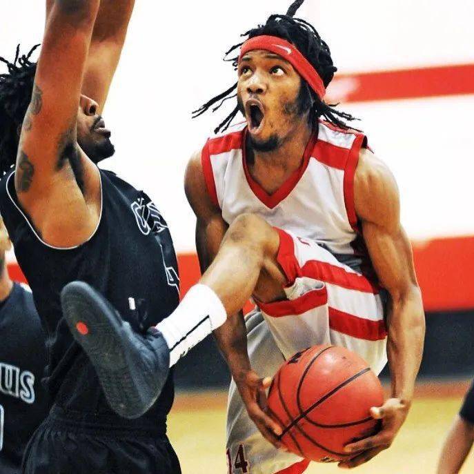 kiwigardner,很多人应该看过他的视频,1米7的身高,非常厉害,打过发展