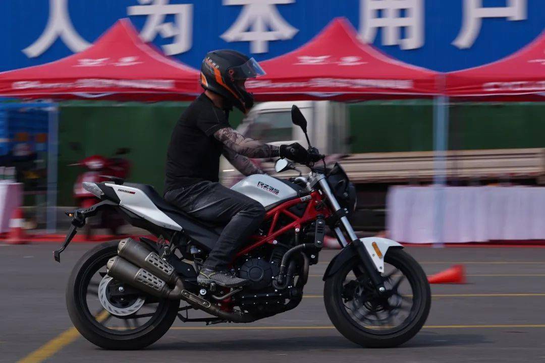 好友赛科龙"拍了拍"你,7月上旬骑士驾道更好玩